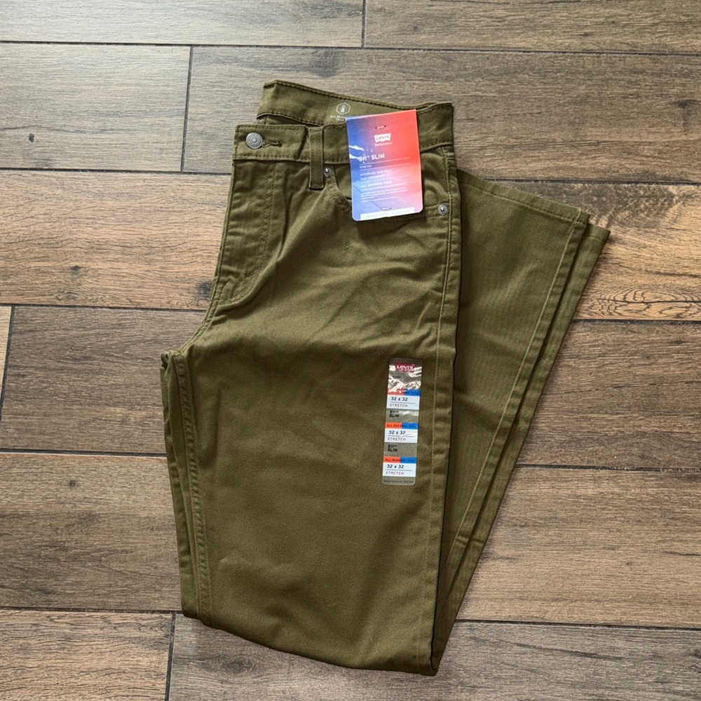 Levi's Men's Khaki Green Chinos